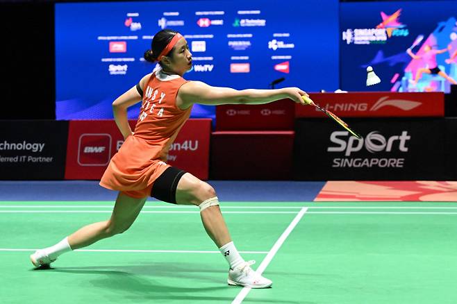 An Se-young of South Korea hits a return to Akane Yamaguchi of Japan in the women?s singles final match of the KFF Singapore Open Badminton tournament in Singapore on May 31, 2026. (Photo by Roslan RAHMAN / AFP)
<저작권자(c) 연합뉴스, 무단 전재-재배포, AI 학습 및 활용 금지>