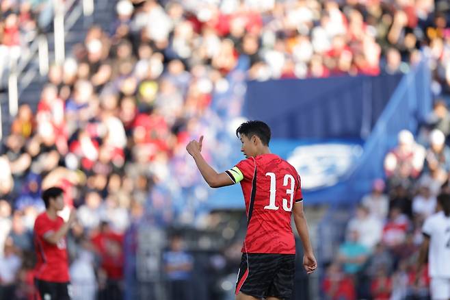 축구국가대표팀 주장 손흥민이 31일(한국시간) 미국 유타주 브리검영대 사우스필드서 열린 트리니다드토바고와 평가전 도중 엄지를 치켜세우고 있다. 사진제공|대한축구협회