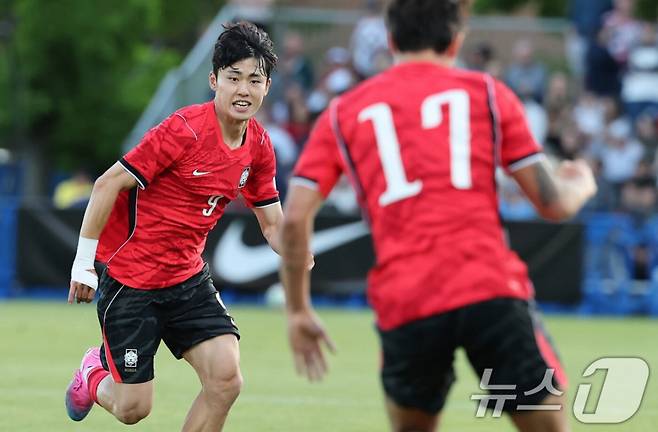31일(한국시간) 미국 유타주 프로보의 브리검영대 사우스필드에서 열린 트리니다드토바고와 평가전 도중 이기혁(왼쪽). /사진=뉴스1