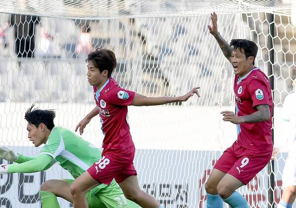 '이승준 극장 동점골' 용인FC, 대구FC와 1-1 극적 무승부...사진은 용인FC 이승준이 극장 동점골을 성공시키는 모습.(사진제공=용인FC)