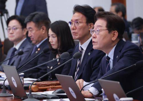 발언하는 이재명 대통령 (서울=연합뉴스) 한상균 기자 = 이재명 대통령이 2일 청와대에서 열린 국무회의 겸 비상경제점검회의에서 발언하고 있다. 2026.6.2 xyz@yna.co.kr (끝) <저작권자(c) 연합뉴스, 무단 전재-재배포, AI 학습 및 활용 금지>