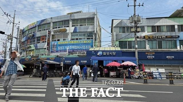 1995년 1회 지방선거 이후 진보 성향 정당이 대구시장 선거에서 이긴 적이 단 한 번도 없다. 김부겸 더불어민주당 후보가 파란을 일으킬지, 추경호 국민의힘 후보가 수성할지 관심이 쏠리는 가운데 지난 1일 <더팩트> 취재진이 만난 대구 유권자들은 다양한 견해를 밝혔다. /대구=이철영 기자
