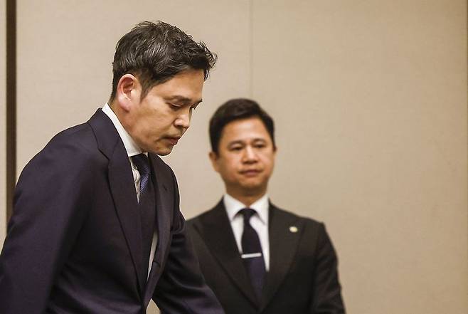 정용진 신세계그룹 회장이 지난달 26일 서울 강남구 조선팰리스에서 열린 스타벅스 '탱크데이' 사태 관련 대국민 사과 기자회견에 참석하고 있다. /사진=뉴시스