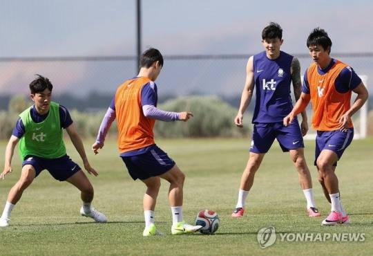 훈련하는 김민재와 조규성 / 사진=연합뉴스