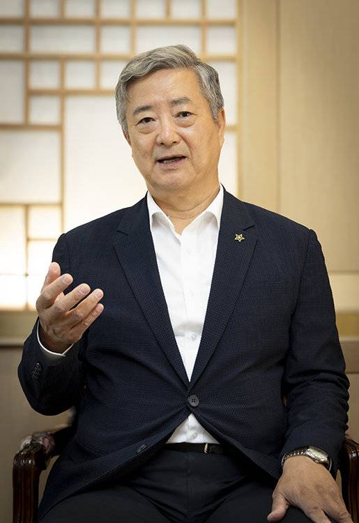 권태오 전 육군 수도군단장은 “변화하는 현대전 환경에 적합한 장교상(像)은 무엇이며 수요를 감당하기 위한 사관학교 제도, 전반적 장교 양성 제도는 어떠해야 한다는 비전 제시가 우선”이라고 말했다. 박해윤 기자