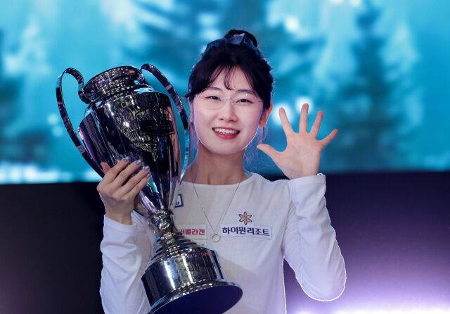 지난 시즌 하이원리조트 챔피언십 우승자 이미래가 우승 직후 세리머니를 하고 있다. /PBA 제공