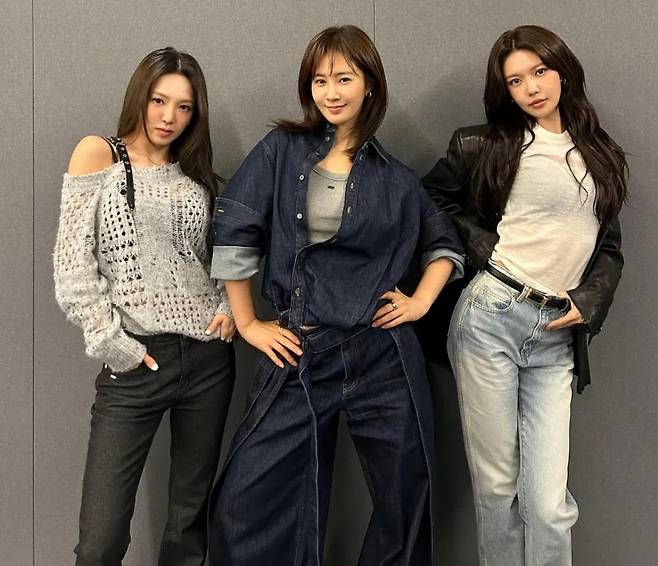 걸그룹 소녀시대의 효연(왼쪽부터) 유리 수영이 만든 비공식 유닛 '효리수'. 효연 인스타그램