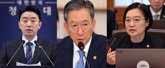 왼쪽부터 강훈식 대통령비서실장, 정성호 법무부 장관, 한성숙 중소벤처기업부 장관. 청와대사진기자단·경향신문 자료 사진