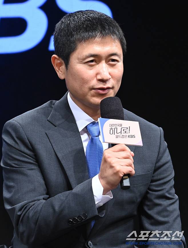 2일 KBS아트홀에서 열린 'KBS 2026 FIFA 북중미 월드컵' 제작발표회. 이영표 해설위원이 질문에 답하고 있다. 여의도=허상욱 기자wook@sportschosun.com/2026.06.02/