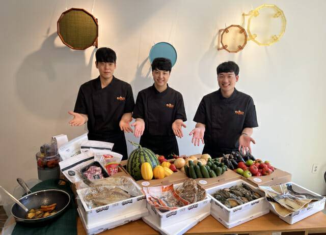 NS홈쇼핑 상생식당에서 왼쪽부터 김시연, 신인호, 이재범 셰프 (사진=지디넷코리아)