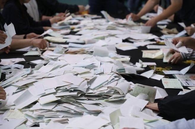 제9회 전국동시지방선거에서 더불어민주당이 승기를 거머쥐면서 상반기 지지부진하던 금융 관련 입법 처리에도 속도를 낼 거란 전망이 나오는 반면, 핵심지인 서울을 야당에 내준 만큼 기존의 교착 상태가 유지될 거란 관측도 제기된다.ⓒ연합뉴스