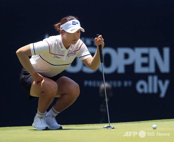 유현조, 고지원, 홍정민, 이다연 프로와 함께 2026년 미국여자프로골프(LPGA) 투어 메이저 대회 US여자오픈에 출전한 한국여자프로골프(KLPGA) 투어 멤버 김민솔 프로가 1라운드에서 경기하는 모습이다. 사진제공=ⓒAFPBBNews = News1 (사진을 무단으로 사용하지 마십시오.)