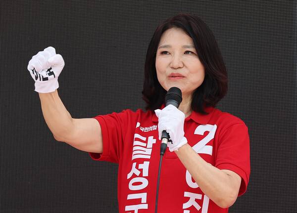 ▲국민의힘 이진숙 달성군 국회의원 후보가 5월24일 대구 달성군 송해공원에서 유세하고 있다. ⓒ연합뉴스