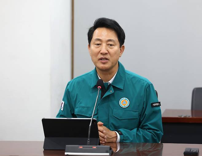 오세훈 서울시장이 4일 서울시청에서 열린 여름철 대책 특별점검회의에서 발언하고 있다. 연합뉴스