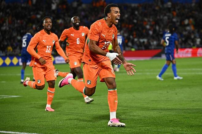 Ivory Coast's defender #17 Guela Doue celebrates scoring the equalizing goal during the international friendly football match between France and Ivory Coast ahead of the 2026 FIFA World Cup football tournament at the Stade de la Beaujoire in Nantes, western France, on June 4, 2026. (Photo by Loic VENANCE / AFP)/2026-06-05 06:16:27/ <저작권자 ⓒ 1980-2026 ㈜연합뉴스. 무단 전재 재배포 금지, AI 학습 및 활용 금지>