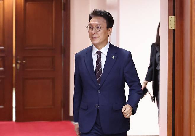 김민석 국무총리가 6월4일 오전 서울 종로구 정부서울청사에서 열린 비상경제본부회의에 입장하고 있다. ⓒ연합뉴스