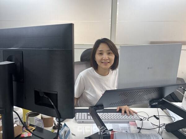 ▲박수진 한겨레 사회정책팀장 겸 젠더데스크의 모습. 사진출처=본인 제공.