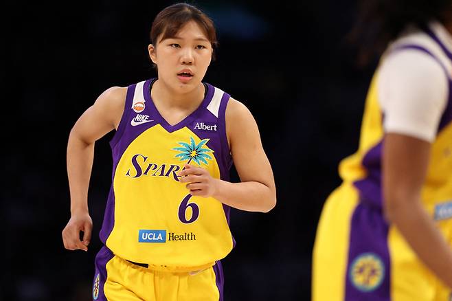 지난달 11일 WNBA 데뷔전을 치른 박지현. 로이터 연합뉴스