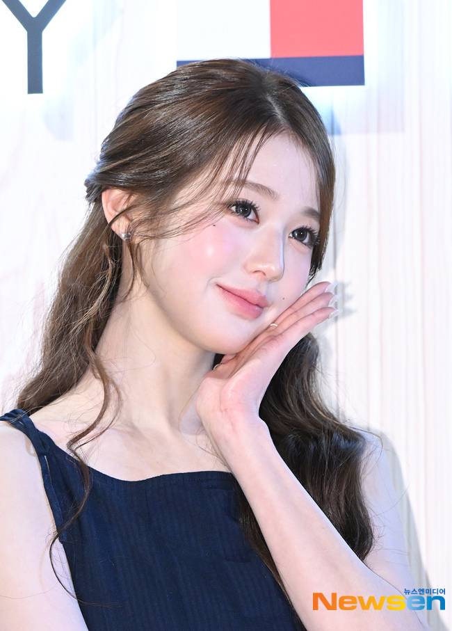 장원영을 향한 논란이 또한번 키워진 가운데, 이러한 분위기가 과하다는 지적도 이어지고 있다/뉴스엔DB, 장원영