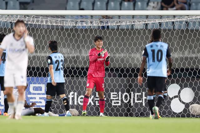 천안시티FC가 수원FC와의 첫 맞대결에서 아쉽게 2-2 무승부를 기록했다. 천안시티FC 제공.