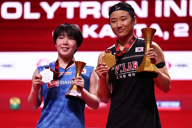 Badminton - BWF World Tour Super 1000 - Indonesia Open - Istora Gelora Bung Karno, Jakarta, Indonesia - June 7, 2026 South Korea's An Se-young poses with the trophy, the medal and runner up Japan's Akane Yamaguchi after the women's singles final REUTERS/Willy Kurniawan
<저작권자(c) 연합뉴스, 무단 전재-재배포, AI 학습 및 활용 금지>