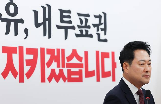 장동혁 국민의힘 대표가 7일 오전 서울 여의도 국회에서 투표지 부족사태 현안 관련 기자회견을 하고 있다. 2026.06.07 뉴시스