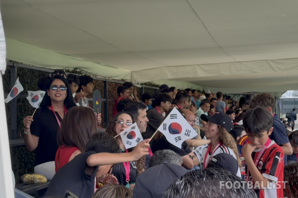 한국 월드컵 대표팀의 FIFA 커뮤니티 트레이닝을 즐기는 멕시코 과달라하라 주민들. 김희준 기자