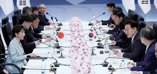 5월19일 이재명 대통령과 다카이치 사나에 일본 총리가 경북 안동 한 호텔에서 확대 정상회담을 하고 있다. ⓒ연합뉴스