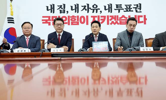 국민의힘 장동혁 대표가 8일 국회에서 열린 최고위원회의에서 발언하고 있다./ 연합뉴스