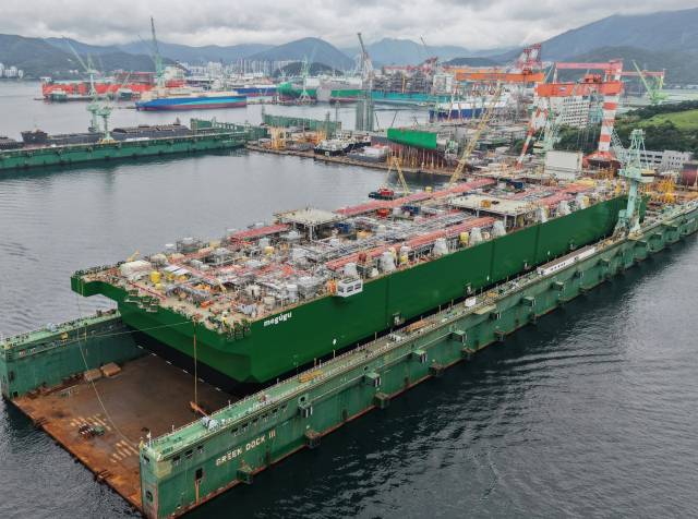 삼성중공업이 건조한 캐나다 ‘시더(Cedar) FLNG’. 부산일보DB