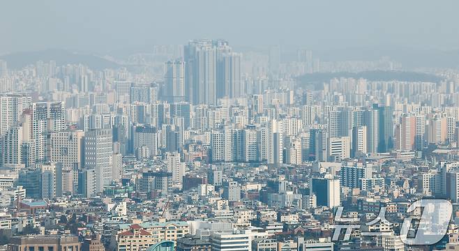 서울 남산에서 바라본 도심 아파트 단지. ⓒ 뉴스1 안은나 기자