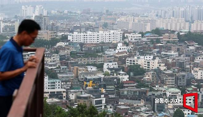 서울 남산에서 바라본 서울 시내 빌라촌. 윤동주 기자