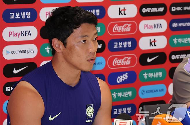 2026 북중미 월드컵에 출전하는 대한민국 축구 국가대표팀 황희찬이 8일(현지시간) 멕시코 과달라하라 인근 사포판에 위치한 치바스 바예 베르데에서 인터뷰를 하고 있다. 2026.6.9 ⓒ 뉴스1 임세영 기자
