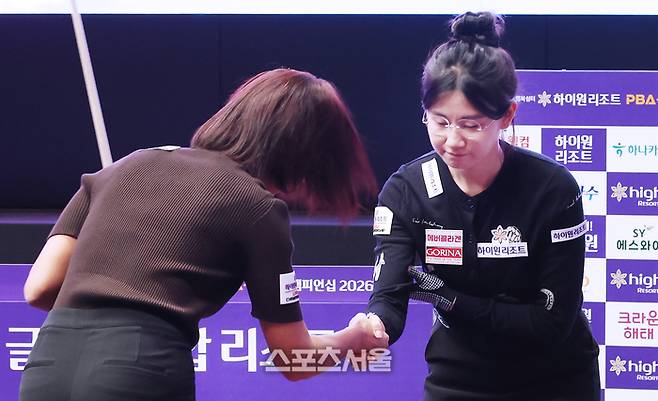 ‘20승 고지 코앞’ 김가영, 퇴근길 미소와 함께 “보람찬 하루일을 끝마치고서~”...스롱 피아비와 10일 우승 격돌