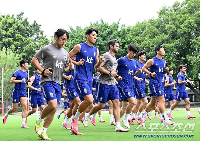 8일(한국시각) 멕시코 과달라하라 인근 사포판 월드컵대표팀 베이스캠프 훈련장 치바스 베르데 바예에서 진행된 대한민국 월드컵 대표팀의 공식 훈련, 선수들이 훈련 전 러닝을 하고 있다. 사포판(멕시코)=허상욱 기자wook@sportschosun.com/2026.06.08/