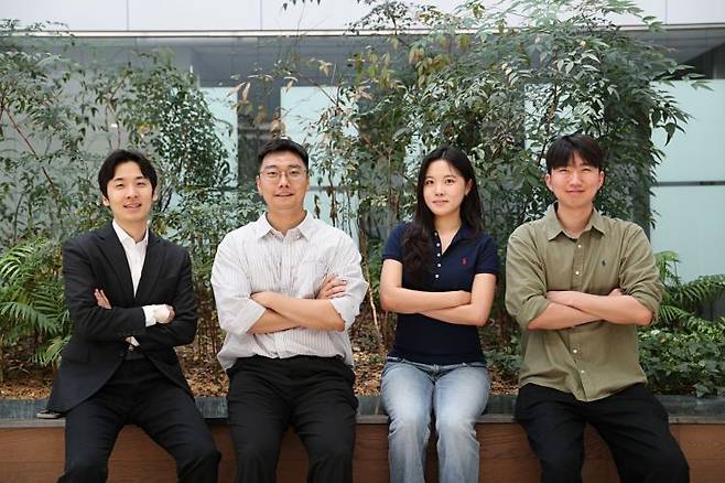 윤성훈 DGIST 전기전자컴퓨터공학과 교수 연구팀. 왼쪽부터 윤 교수, 이상진, 최효빈, 박재일. DGIST 제공