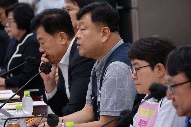 9일 정부세종청사 최저임금위원회에서 열린 제4차 전원회의에서 근로자위원인 류기섭 한국노총 사무총장이 발언하고 있다. 연합뉴스