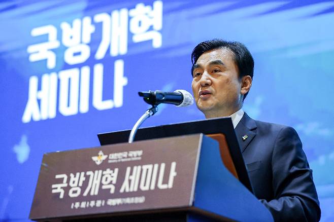 안규백 국방부 장관이 9일 서울 용산구 전쟁기념관에서 개최된 국방개혁 세미나에서 개회사를 하고 있다. 국방부 제공