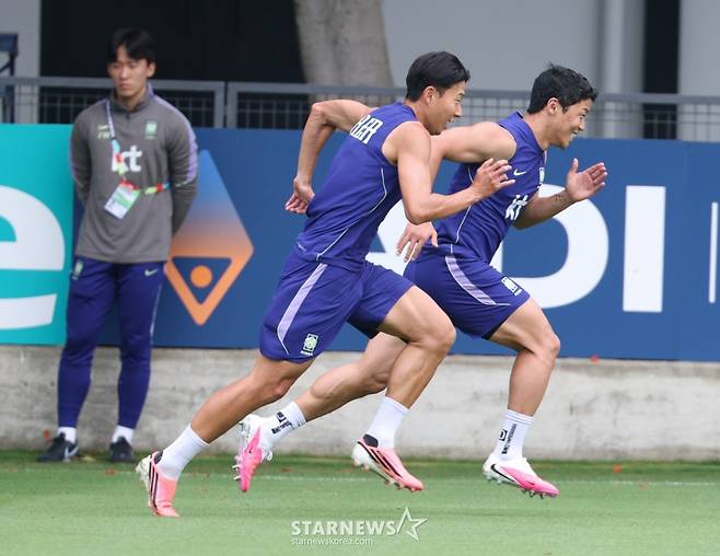 대한민국 축구 국가대표팀이 2026 북중미월드컵을 앞두고 8일 멕시코 과달라하라 치바스 베르데 바예에서 훈련을 진행했다. 이강인이 스프린트 훈련을 하고 있다. /사진=김진경 대기자