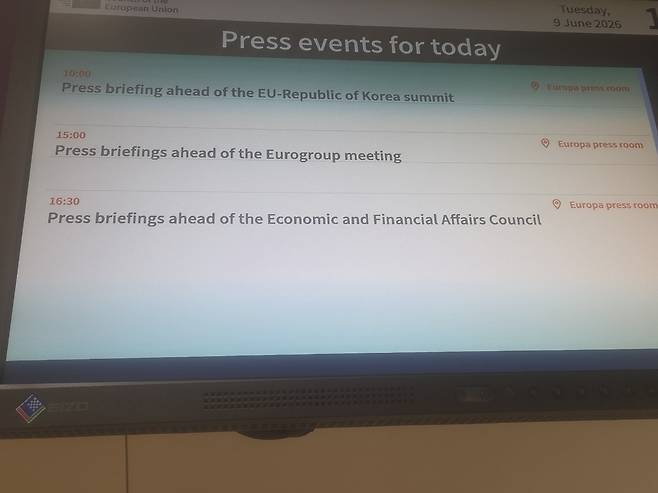 EU의 한-EU 정상회담 사전 브리핑 공지 (브뤼셀=연합뉴스) 현윤경 특파원 = 9일 브뤼셀 유로파 빌딩에서 한국-EU 정상회담을 앞두고 브리핑이 열렸다. 2026.6.9 ykhyun14@yna.co.kr