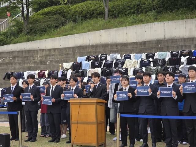 10일 오후 6시 6·3 지방선거 투표용지 부족 사태를 규탄하는 부산대학교 학생들의 시국선언이 부산대 시월광장 넉넉한터에서 열렸다. 김재량 기자 ryang@