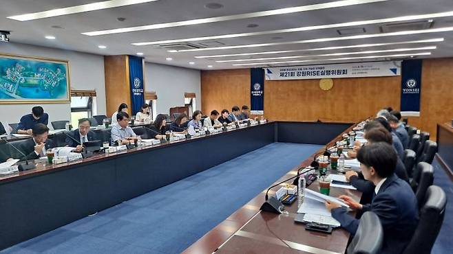강원특별자치도와 강원라이즈(RISE)센터가 10일 연세대학교 미래캠퍼스에서 '지역성장 인재양성체계(앵커)' 개편 방향을 공유하고 강원특별자치도의 대응계획에 대해 논의하기 위해 제21회 강원라이즈(RISE)실행위원회를 개최하고 있다. 강원도 제공