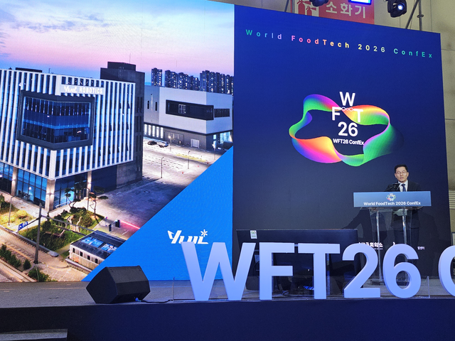 김동현 유일로보틱스 대표가 10일 고양시 킨텍스에서 열린 ‘WFT26 컨펙스’행사에서 연설하고 있다.