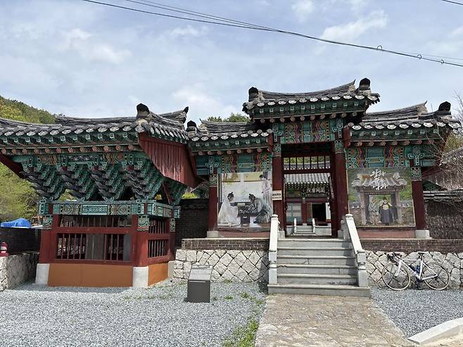 울산 울주군 삼동면 둔기리에 위치한 원강서원. 서원 입구 왼편은 엄공 원강서원 묘정비가 있는 비각이다. 사진=최수상 기자