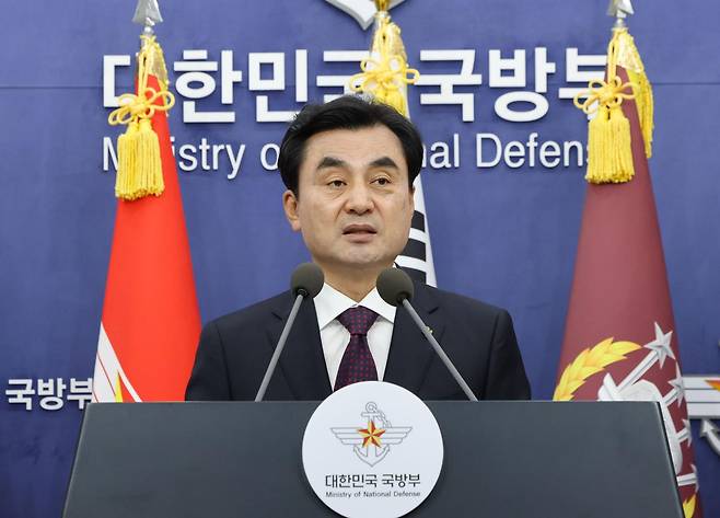 안규백 국방부 장관이 10일 서울 용산구 국방부 브리핑룸에서 방첩사 해체 및 기능개편 발표를 하고 있다. 연합뉴스