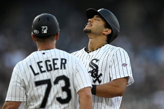 <yonhap photo-4745=""> Chicago White Sox's Braden Montgomery, right, celebrates after hitting an RBI single during the fourth inning of a baseball game against the Atlanta Braves in Chicago, Tuesday, June 9, 2026. (AP Photo/Paul Beaty)/2026-06-10 13:14:09/ <저작권자 ⓒ 1980-~026 ㈜연합뉴스. 무단 전재 재배포 금지, AI 학습 및 활용 금지></yonhap>