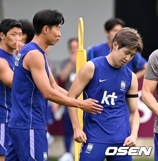 강도 높은 훈련 중 이강인에 스킨십하는 손흥민
