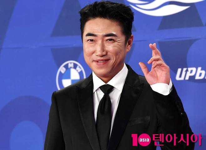 장동민이 취재진 앞에서 포즈를 취하고 있다. / 사진=텐아시아DB