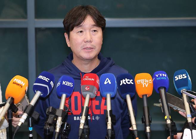인터뷰하는 류지현 감독.(사진=연합뉴스)