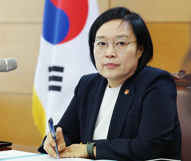 한성숙 국무총리 후보자가 지난 8일 오전 서울 종로구 금융감독원 연수원에 마련된 인사청문회 준비사무실에서 준비단 첫 회의를 하고 있다. 이상섭 기자